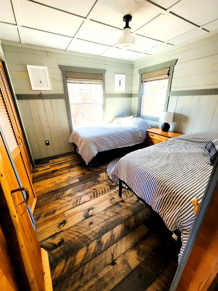 Lakefront Secluded Cabin with Fireplace in Cedarville, Michigan