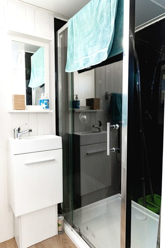 Tiny Houses (Australia, Flowerdale, Victoria)