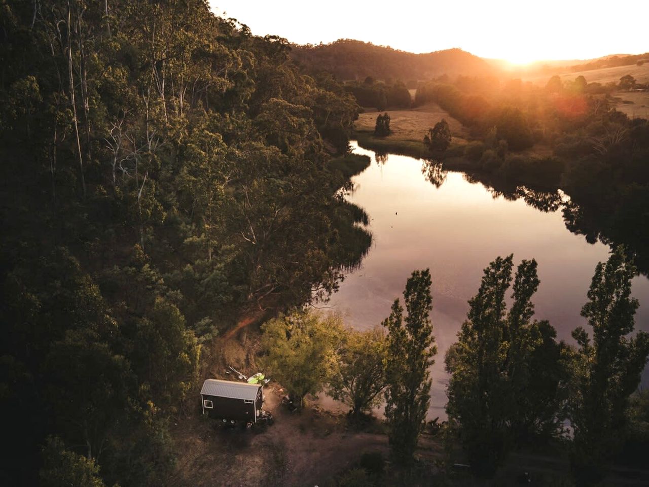 Picturesque Lakefront Tiny House for Tranquil Glamping in Victoria