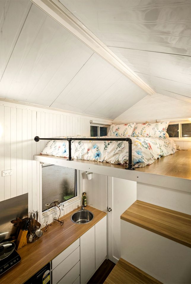 Picturesque Lakefront Tiny House for Tranquil Glamping in Victoria