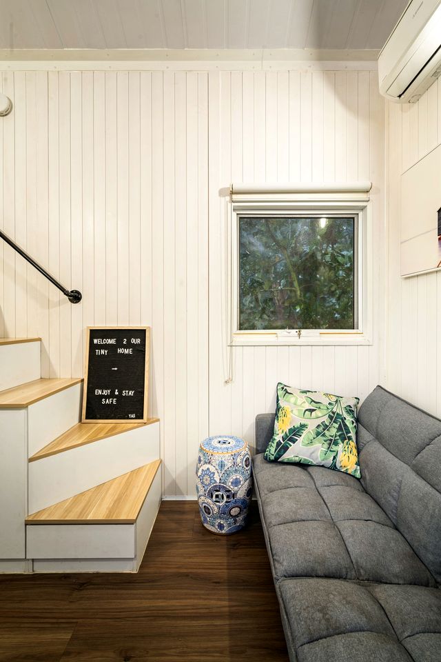 Picturesque Lakefront Tiny House for Tranquil Glamping in Victoria