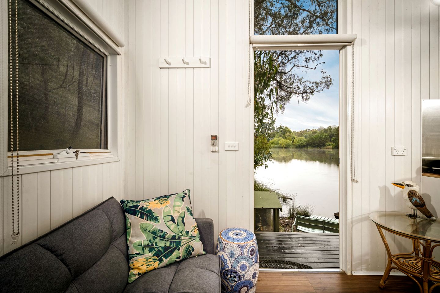 Picturesque Lakefront Tiny House for Tranquil Glamping in Victoria