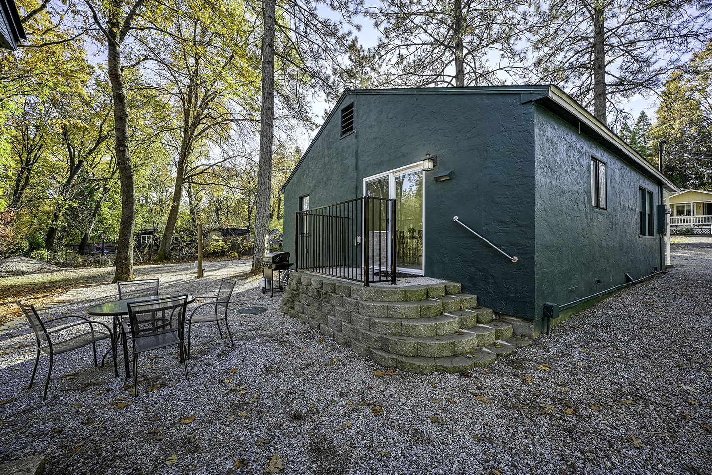 Impressive Cabin Surrounded by Trees in Lakehead, California