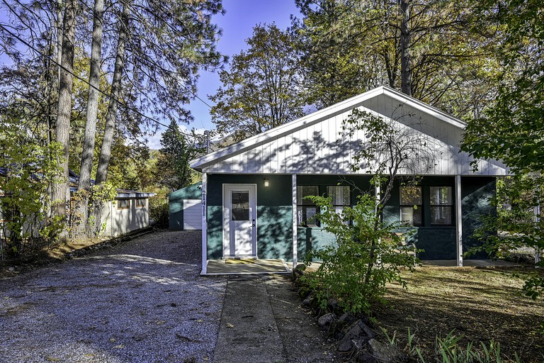Cabins (United States of America, Lakehead, California)