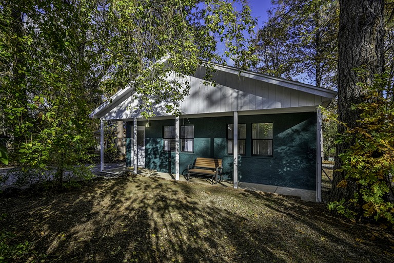 Cabins (United States of America, Lakehead, California)