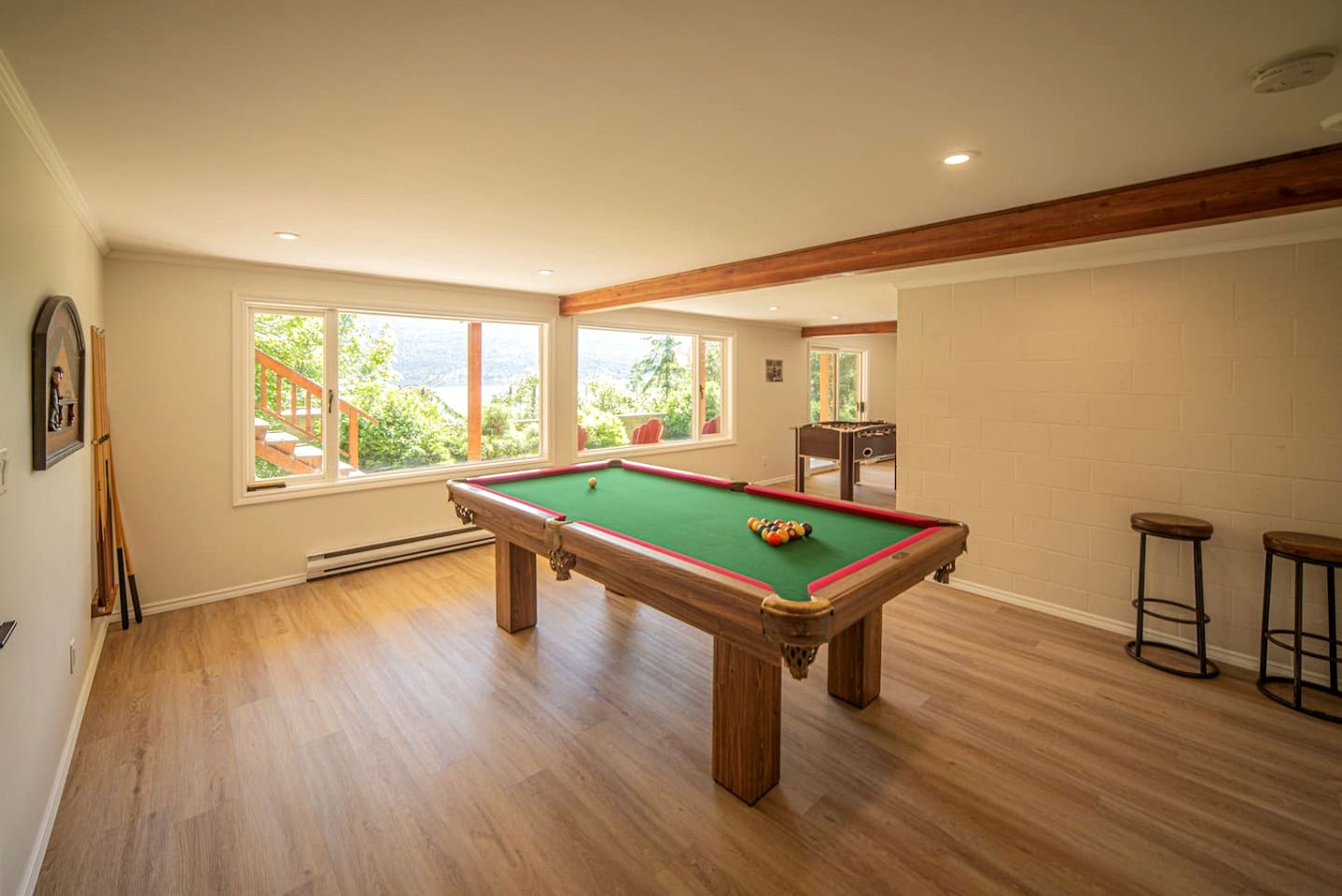 Incredible Spacious Cabin with Game Room and Breathtaking Lake Views near Ainsworth Hot Springs in BC