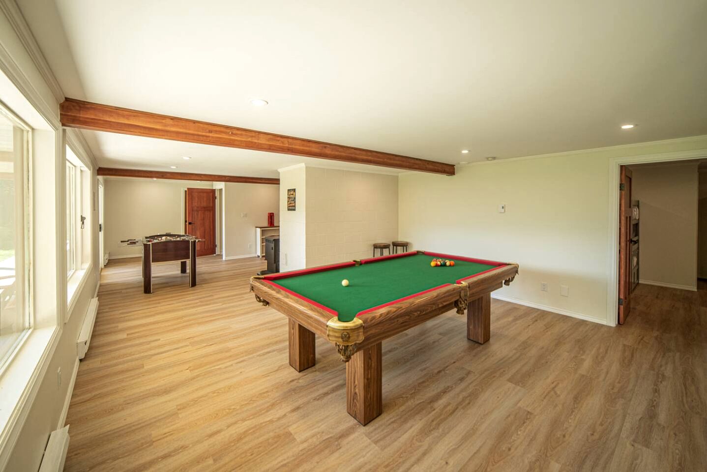 Incredible Spacious Cabin with Game Room and Breathtaking Lake Views near Ainsworth Hot Springs in BC