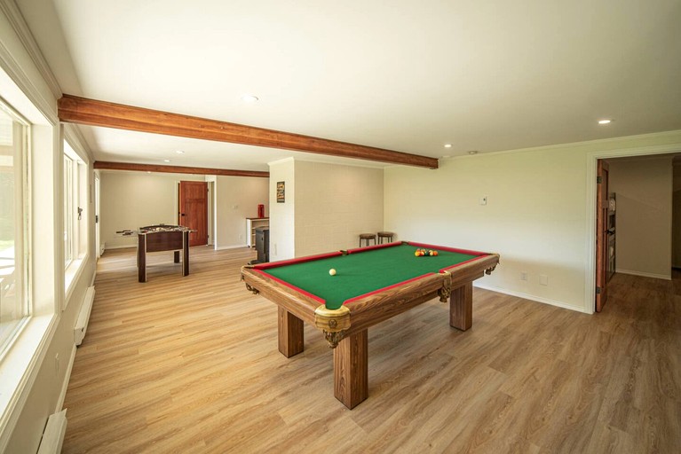 Vacation Rentals (Canada, --, --)