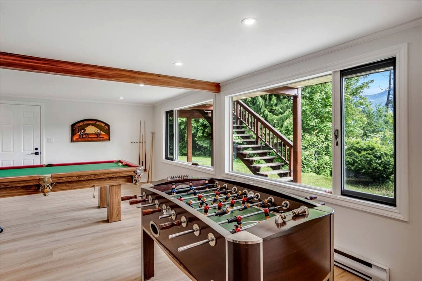 Incredible Spacious Cabin with Game Room and Breathtaking Lake Views near Ainsworth Hot Springs in BC