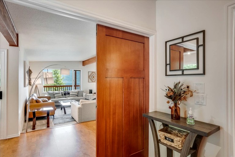 Vacation Rentals (Canada, --, --)