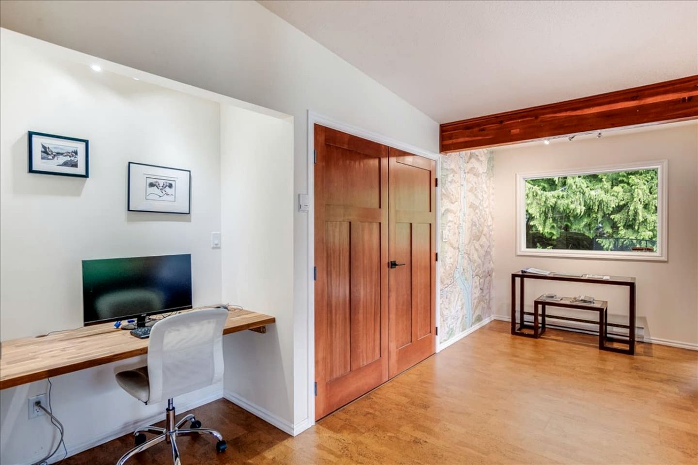 Incredible Spacious Cabin with Game Room and Breathtaking Lake Views near Ainsworth Hot Springs in BC