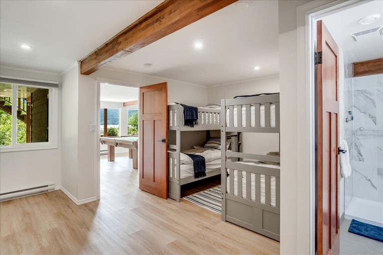 Vacation Rentals (Canada, --, --)