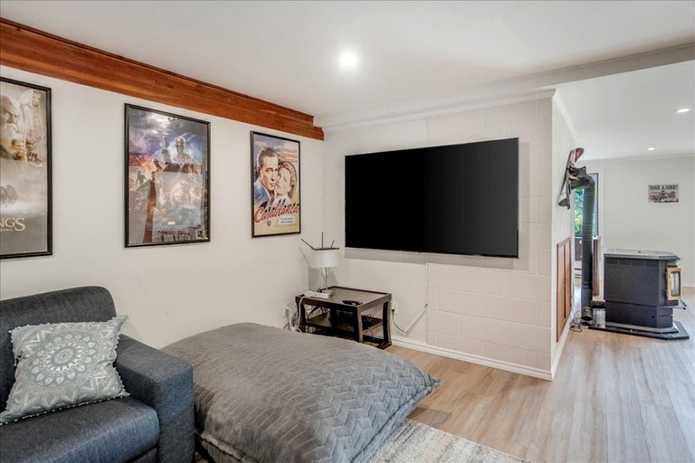 Vacation Rentals (Canada, --, --)