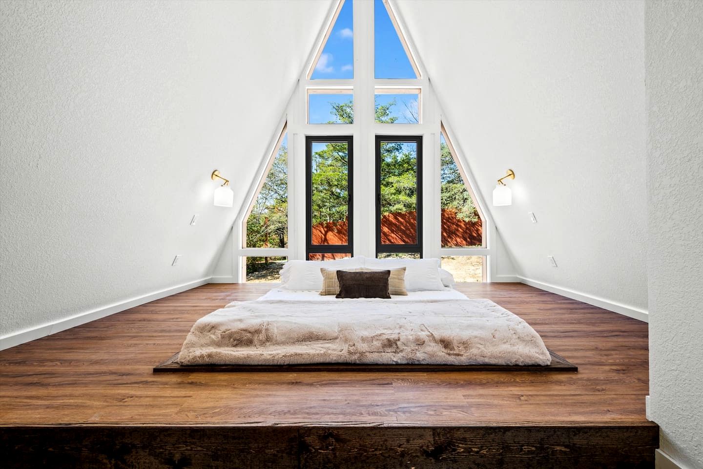 Lakeside Bliss – Spacious 4BR A-Frame Retreat in Sevierville, TN