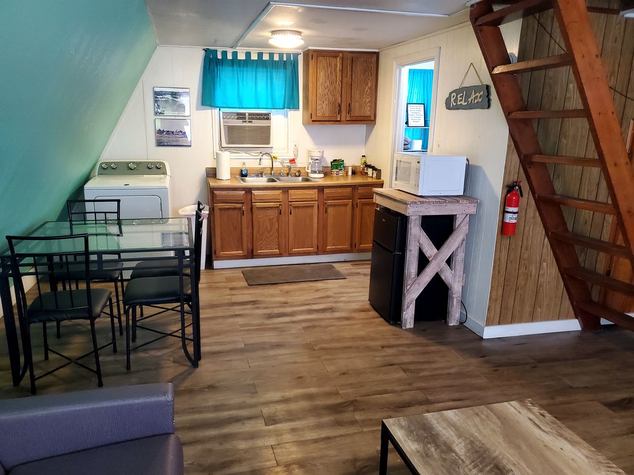 Cozy Lakeside Cabin with Private Dock & Resort Access Near Lake Cisco, Cisco, TX