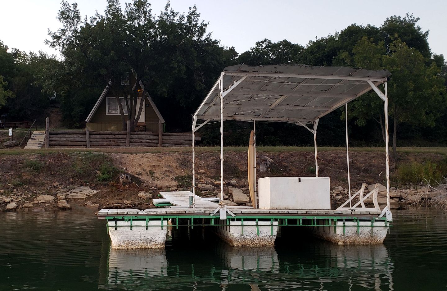 Cozy Lakeside Cabin with Private Dock & Resort Access Near Lake Cisco, Cisco, TX