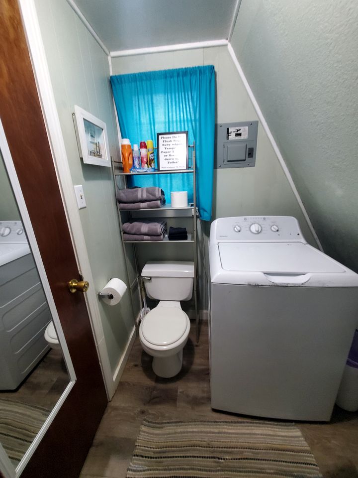 Cozy Lakeside Cabin with Private Dock & Resort Access Near Lake Cisco, Cisco, TX