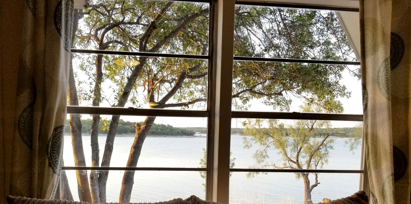Cozy Lakeside Cabin with Private Dock & Resort Access Near Lake Cisco, Cisco, TX