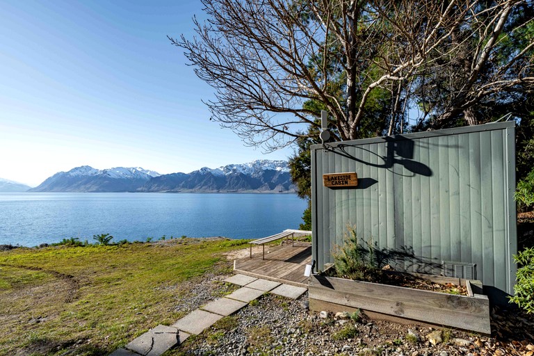 Lakefront Hawea Accommodation Ideal for Glamping in New Zealand | Cabins (Albert Town, South Island, New Zealand)
