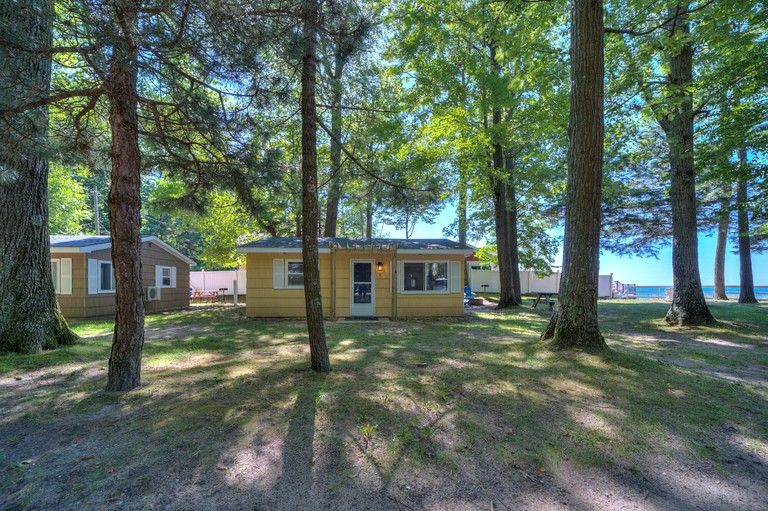 Cabins (United States of America, Muskegon, Michigan)