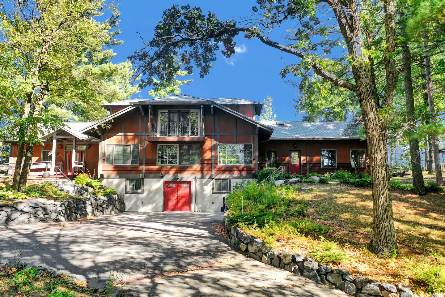 Incredible Lakeside Cabin Rental Situated near Walker Bay in Minnesota