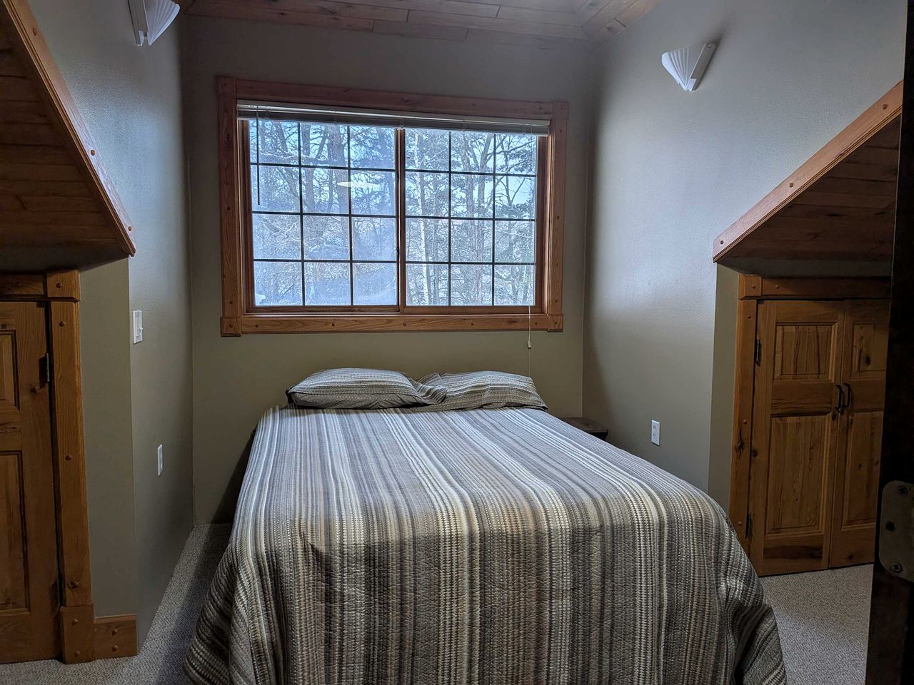 Incredible Lakeside Cabin Rental Situated near Walker Bay in Minnesota