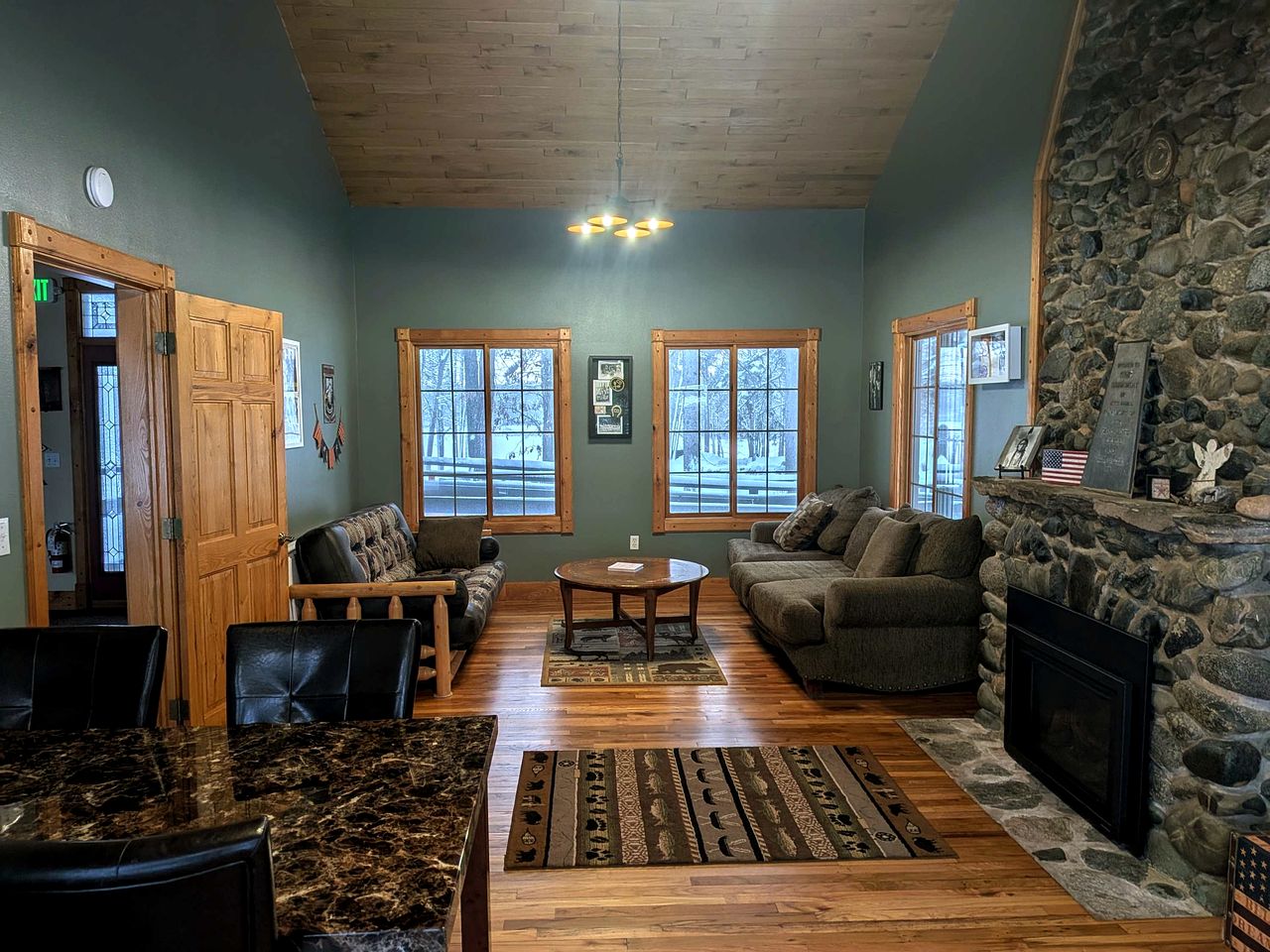 Incredible Lakeside Cabin Rental Situated near Walker Bay in Minnesota