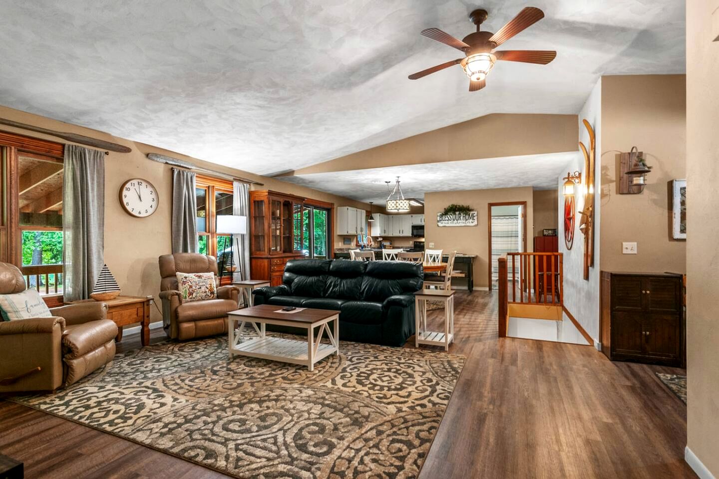 Pet Friendly Lakefront Cottage with Hot-tub in Johannesburg, Michigan