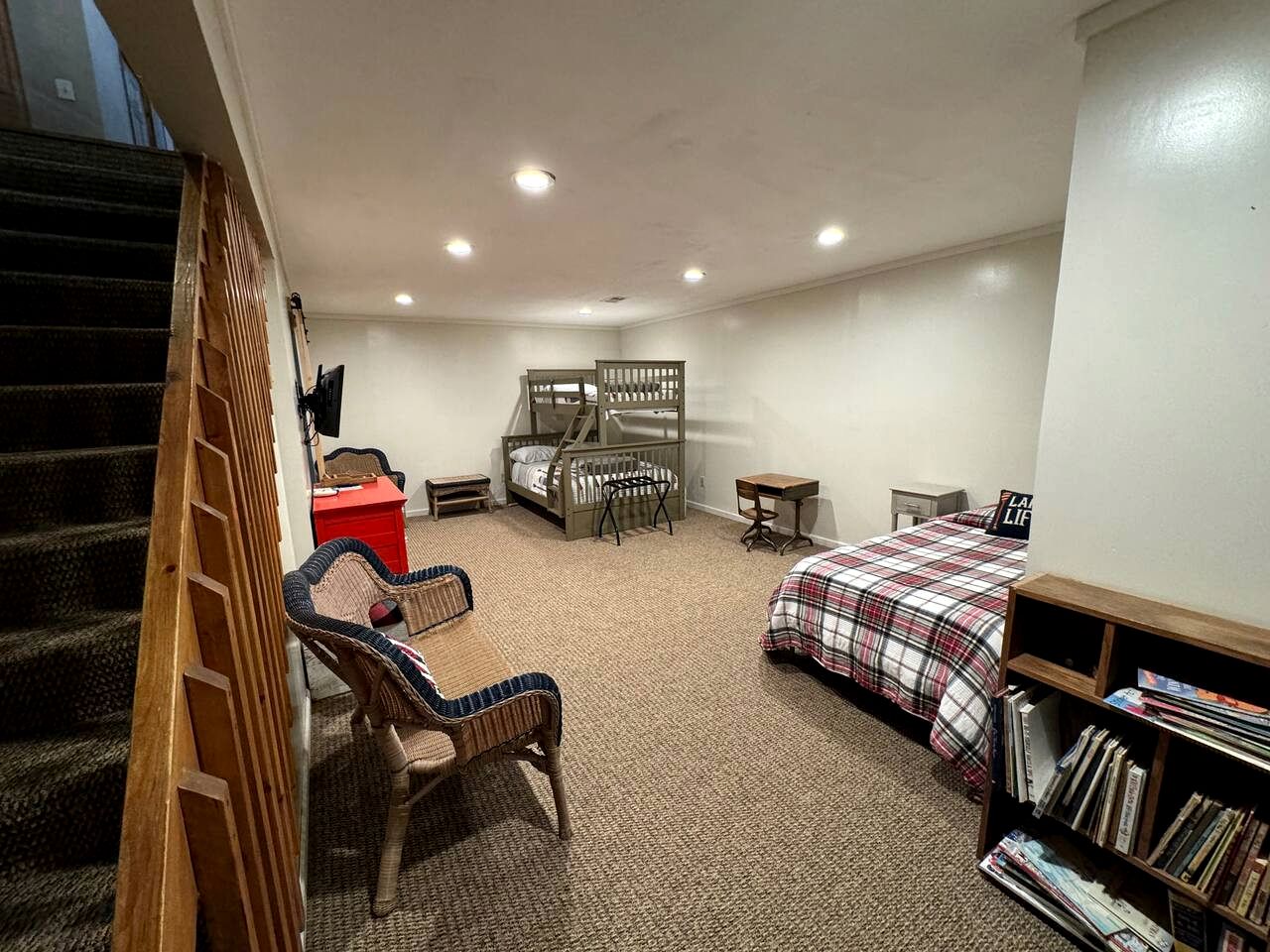 Pet Friendly Lakefront Cottage with Hot-tub in Johannesburg, Michigan