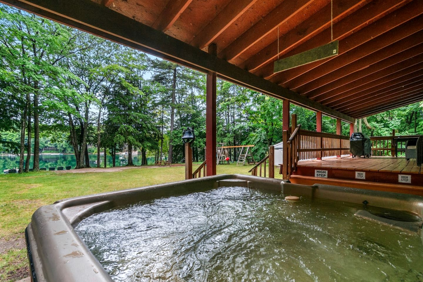 Pet Friendly Lakefront Cottage with Hot-tub in Johannesburg, Michigan