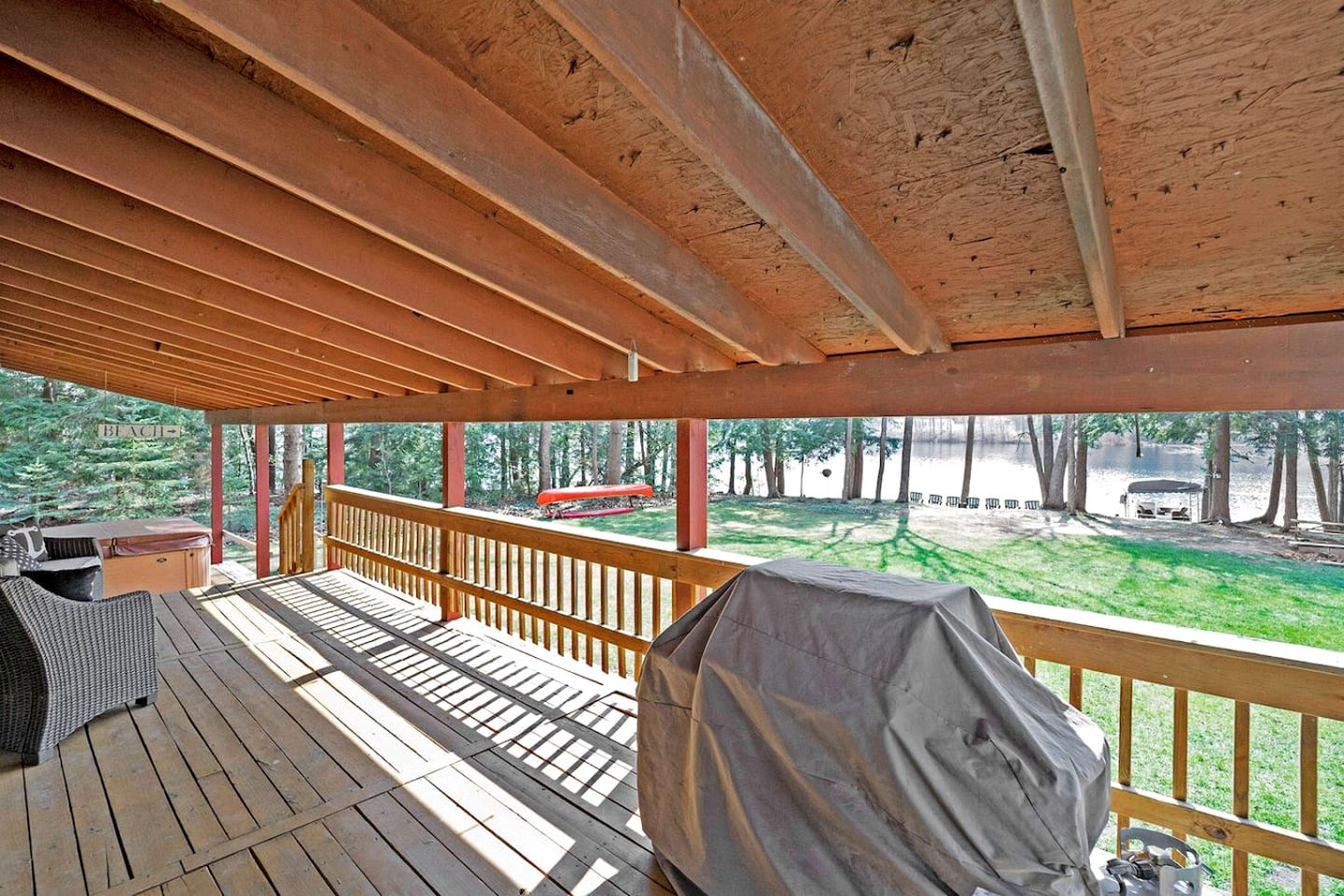 Pet Friendly Lakefront Cottage with Hot-tub in Johannesburg, Michigan