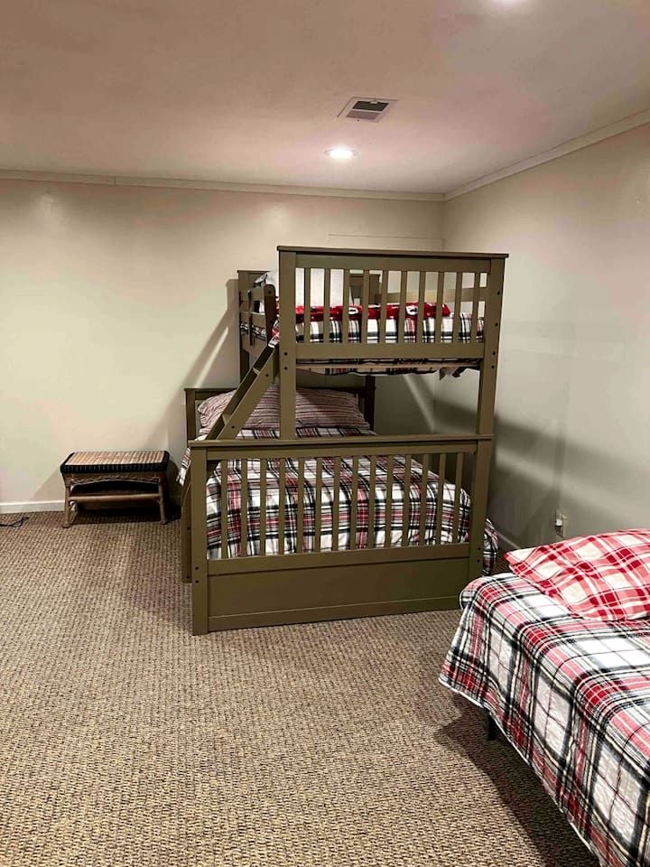 Pet Friendly Lakefront Cottage with Hot-tub in Johannesburg, Michigan