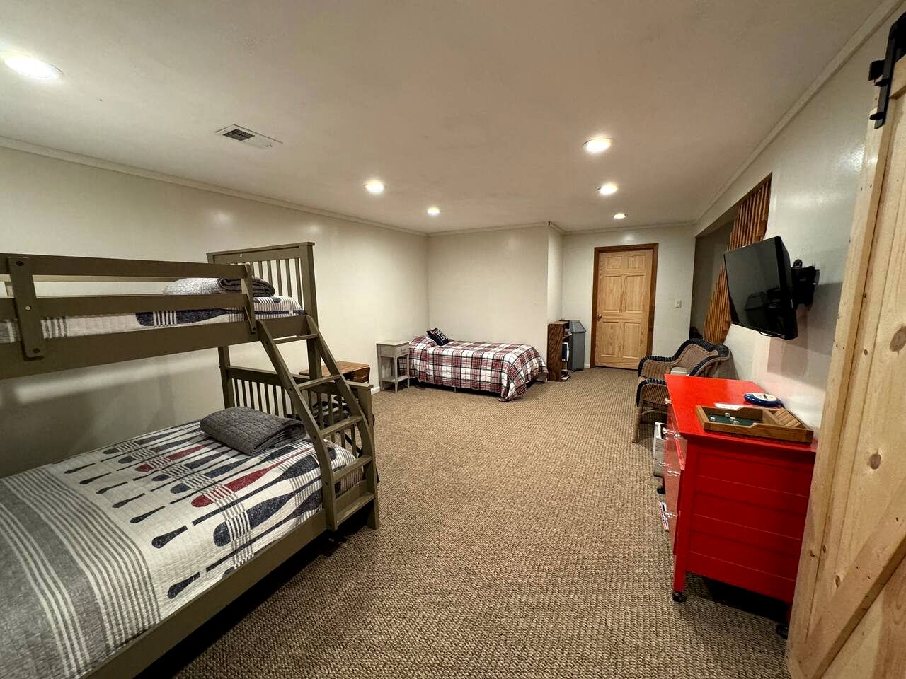 Pet Friendly Lakefront Cottage with Hot-tub in Johannesburg, Michigan