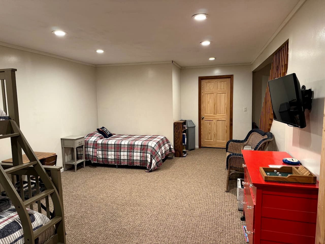 Pet Friendly Lakefront Cottage with Hot-tub in Johannesburg, Michigan