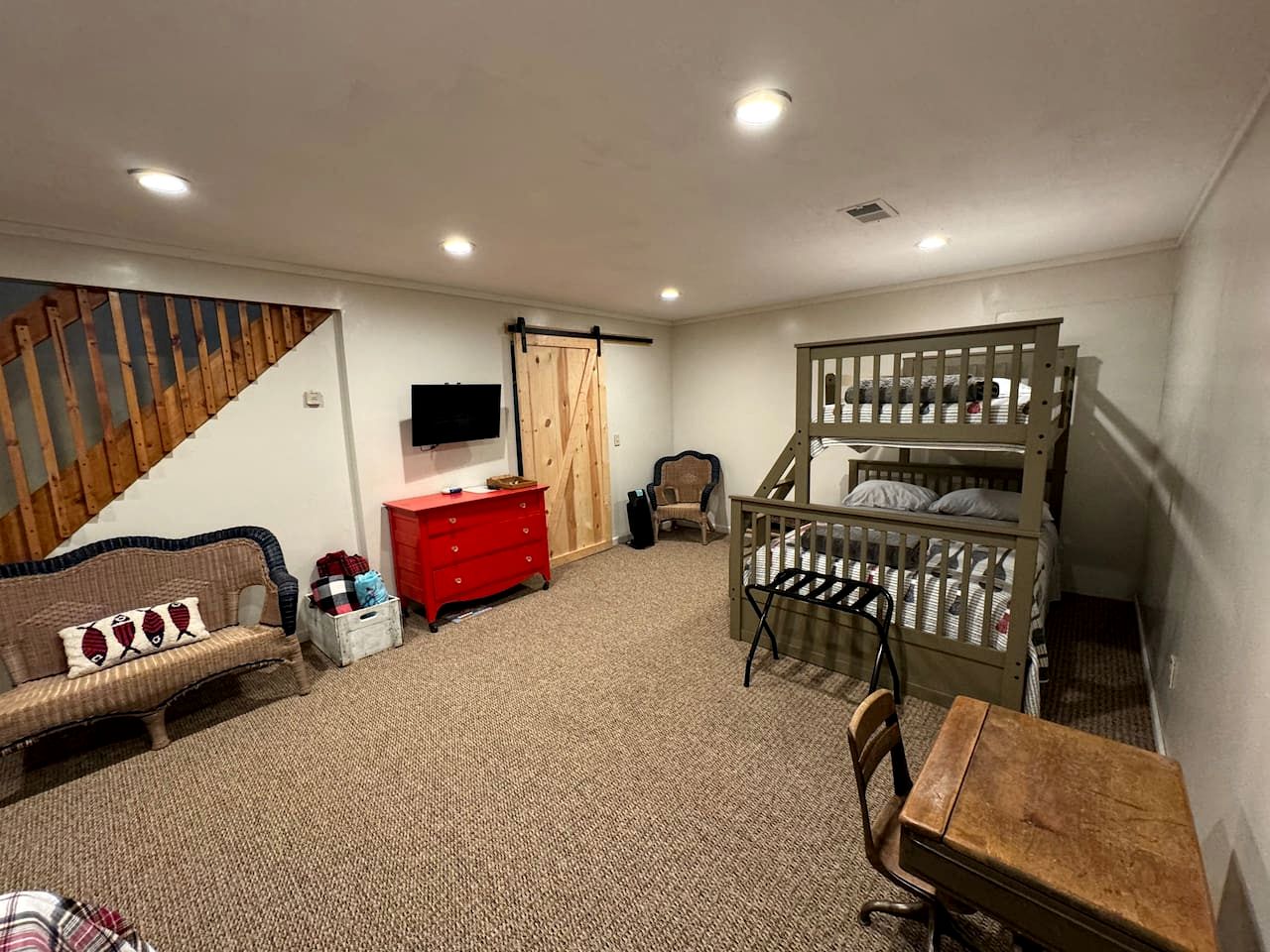 Pet Friendly Lakefront Cottage with Hot-tub in Johannesburg, Michigan