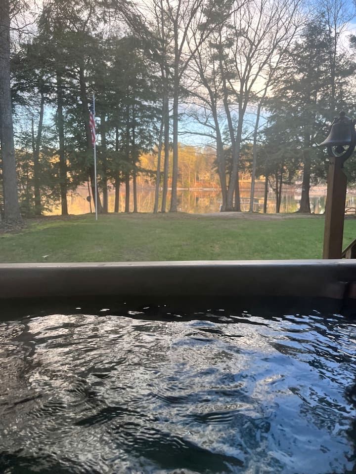 Pet Friendly Lakefront Cottage with Hot-tub in Johannesburg, Michigan