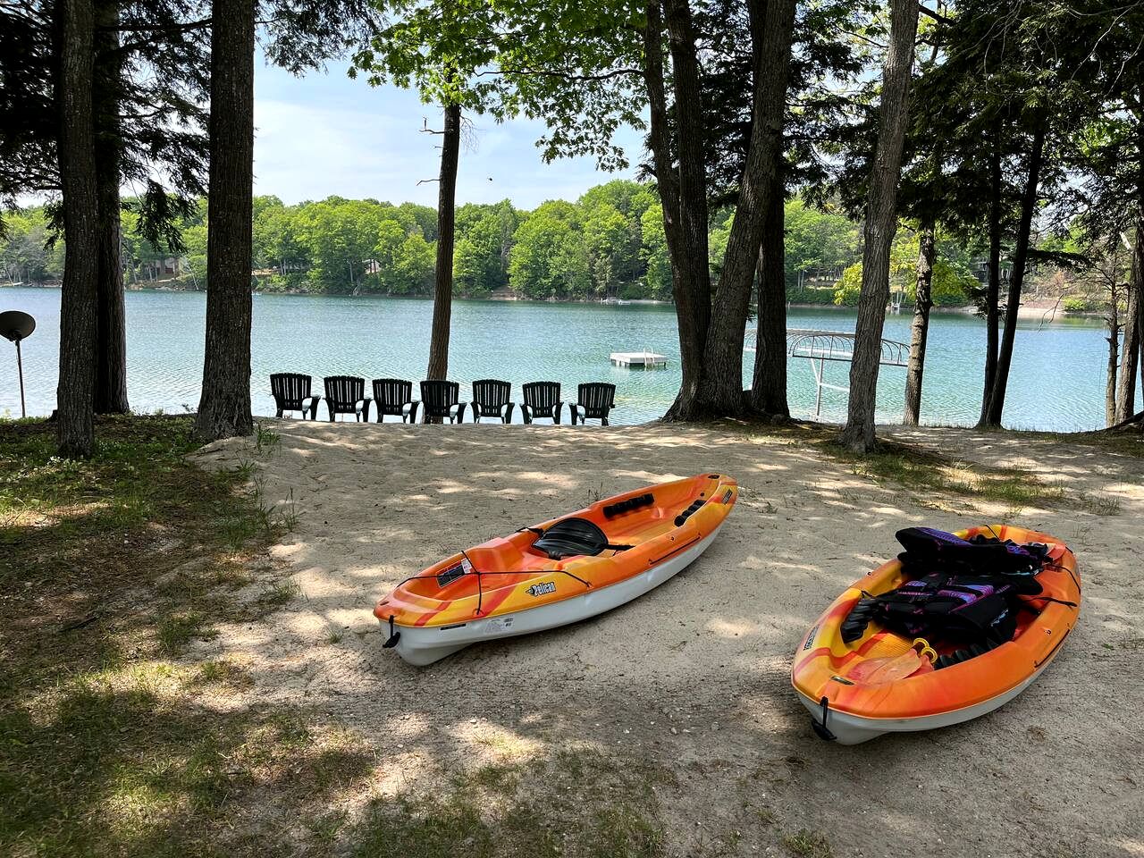 Pet Friendly Lakefront Cottage with Hot-tub in Johannesburg, Michigan