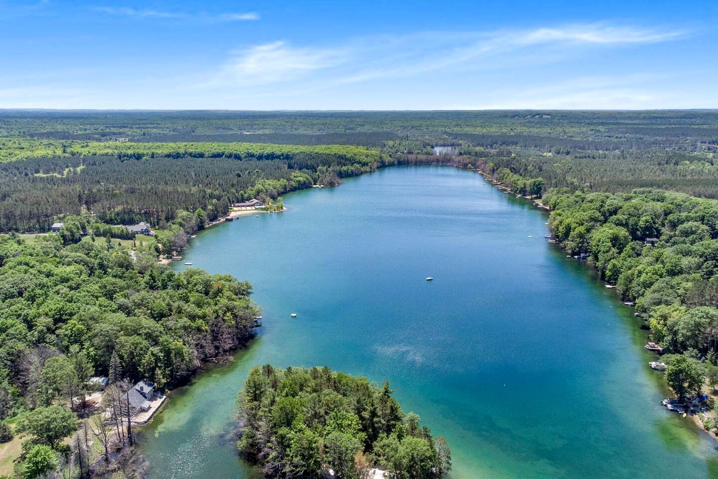 Pet Friendly Lakefront Cottage with Hot-tub in Johannesburg, Michigan