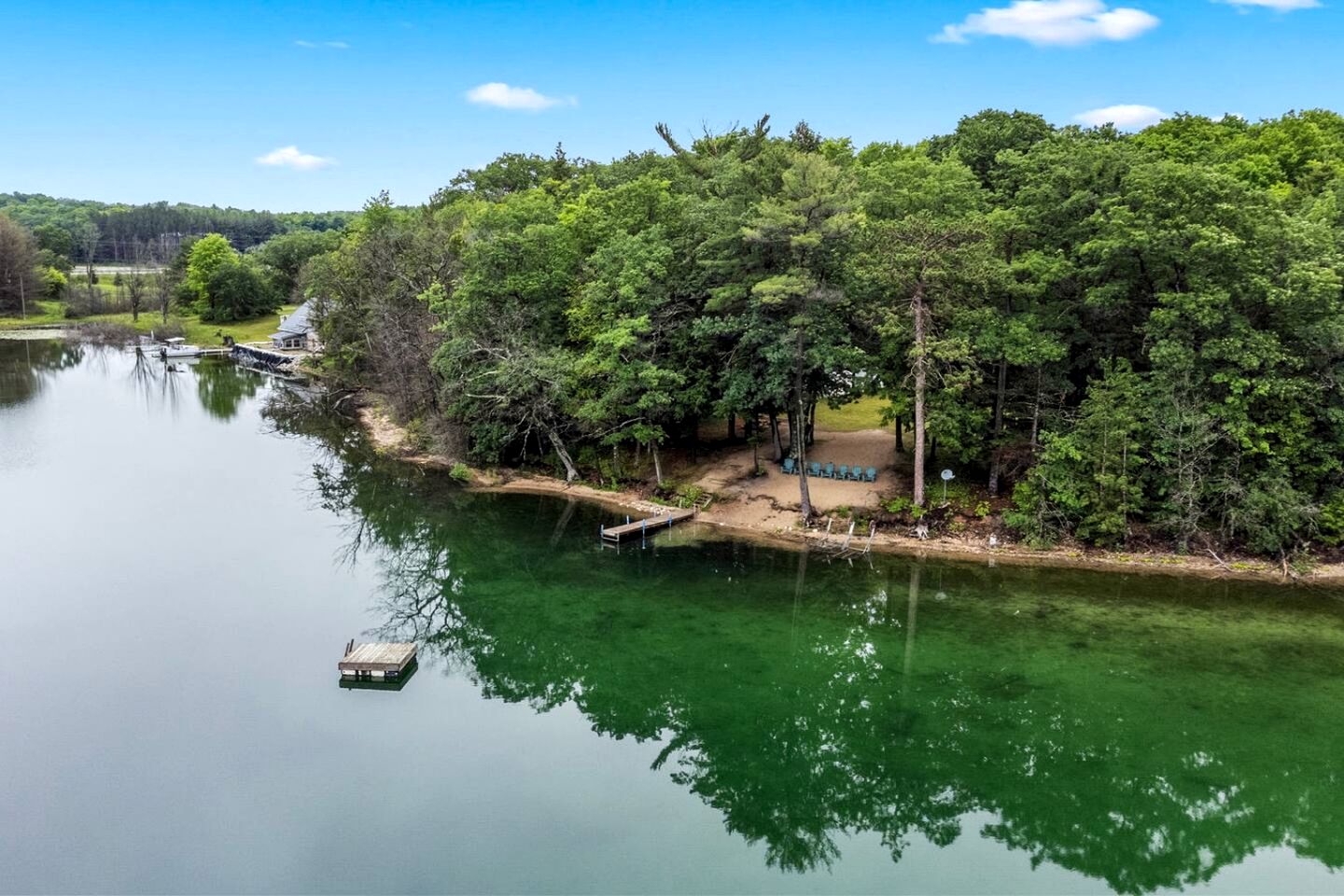 Pet Friendly Lakefront Cottage with Hot-tub in Johannesburg, Michigan