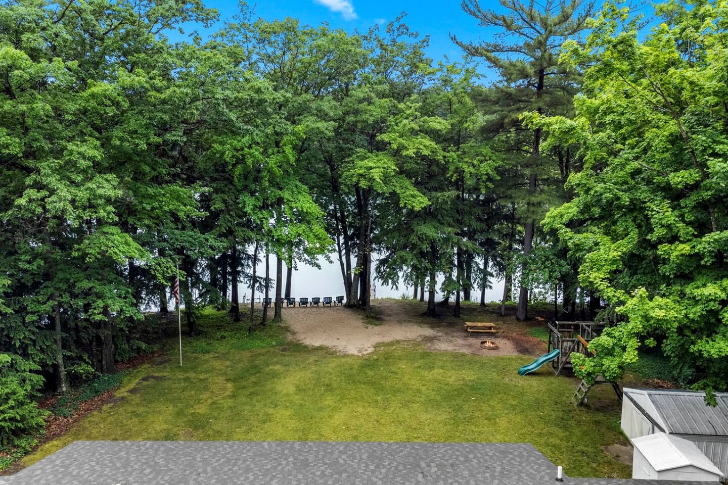 Pet Friendly Lakefront Cottage with Hot-tub in Johannesburg, Michigan