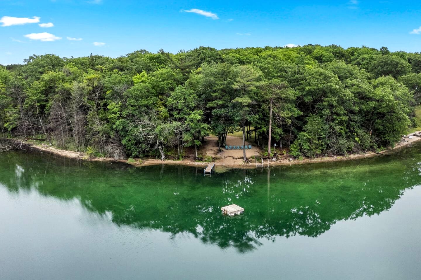 Pet Friendly Lakefront Cottage with Hot-tub in Johannesburg, Michigan