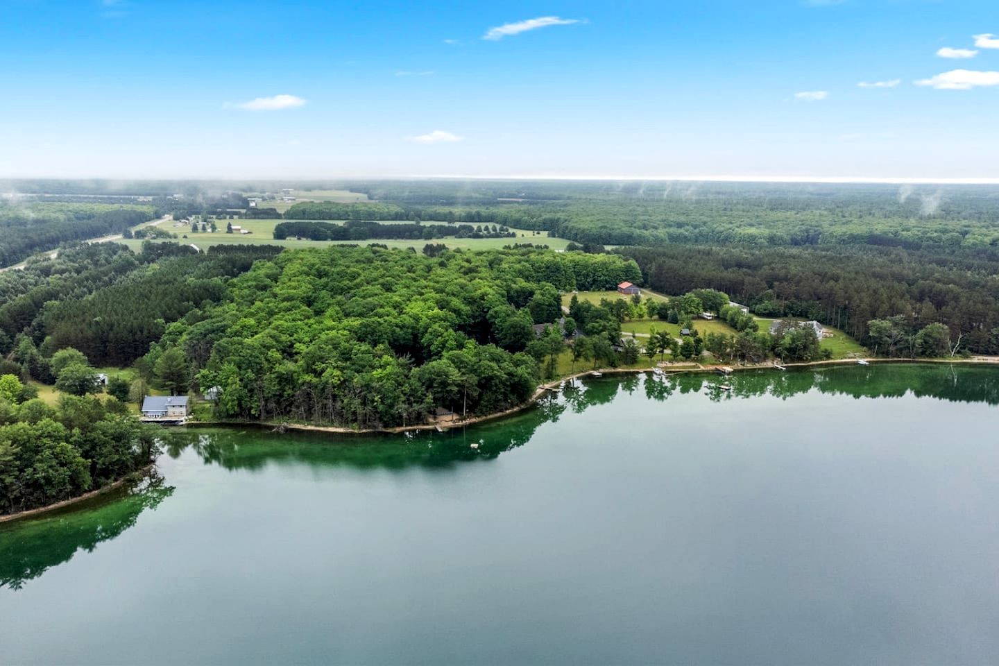 Pet Friendly Lakefront Cottage with Hot-tub in Johannesburg, Michigan
