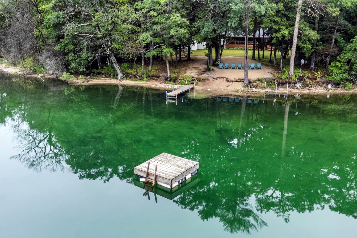 Pet Friendly Lakefront Cottage with Hot-tub in Johannesburg, Michigan