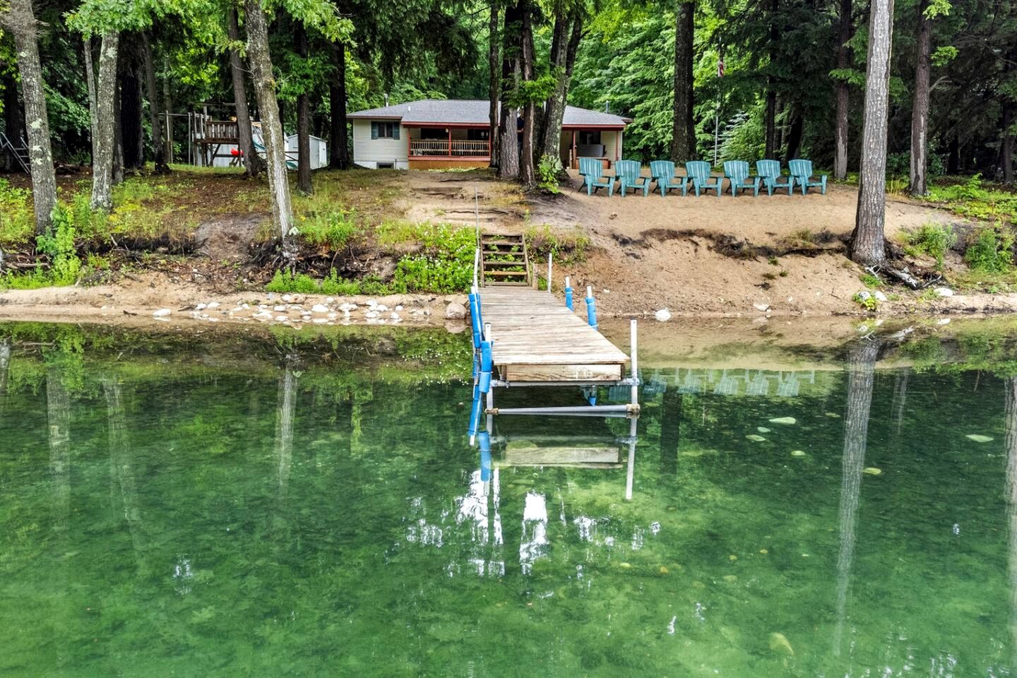 Pet Friendly Lakefront Cottage with Hot-tub in Johannesburg, Michigan
