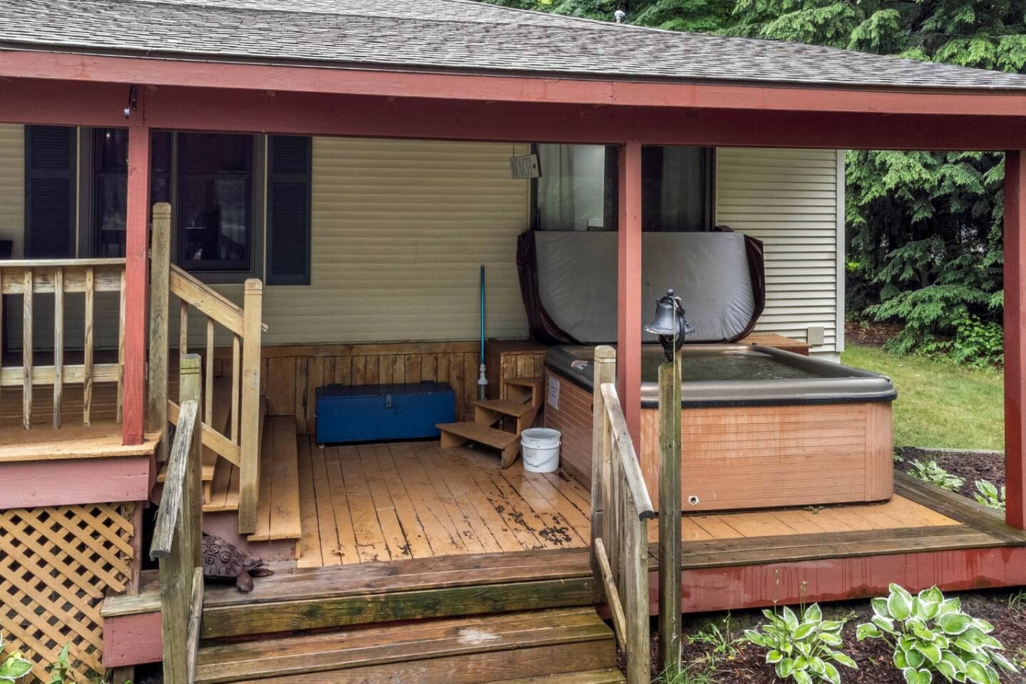 Pet Friendly Lakefront Cottage with Hot-tub in Johannesburg, Michigan