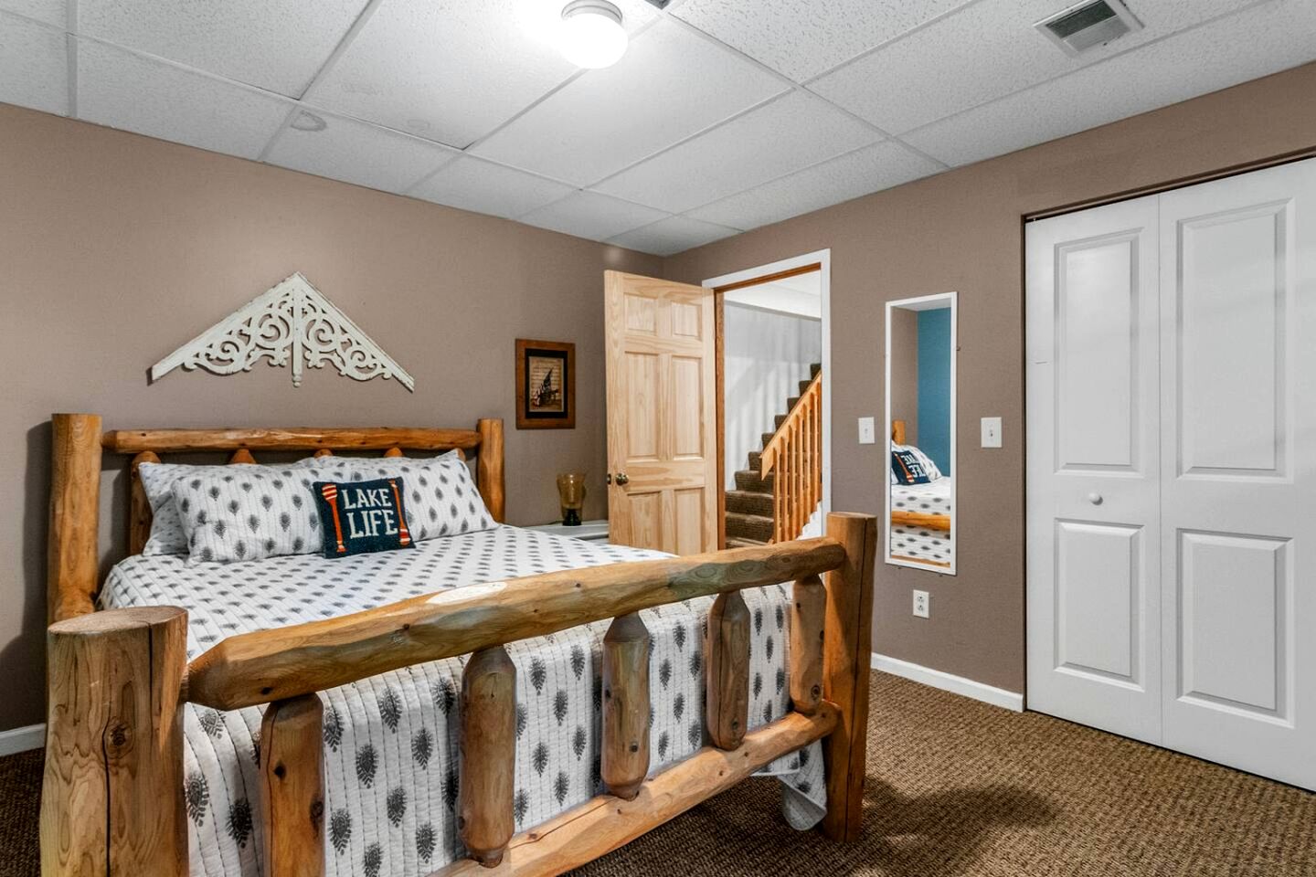 Pet Friendly Lakefront Cottage with Hot-tub in Johannesburg, Michigan