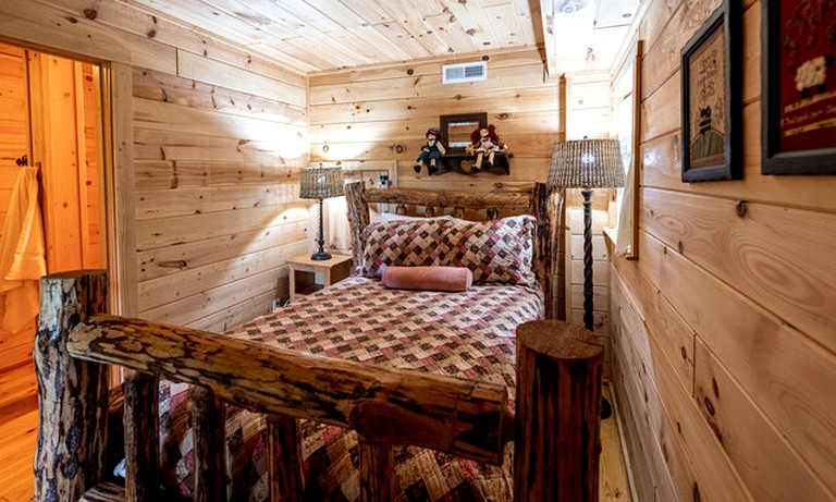 Cabins (United States of America, Topton, North Carolina)