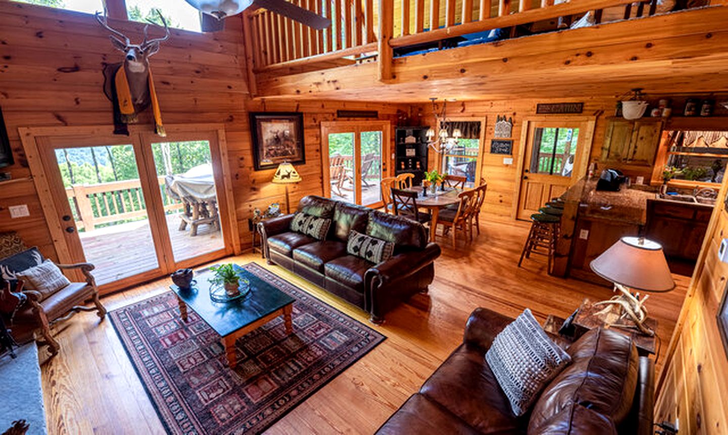 Lakeside Log Cabin in Topton, North Carolina, Perfect for Recharging your Batteries in Nature
