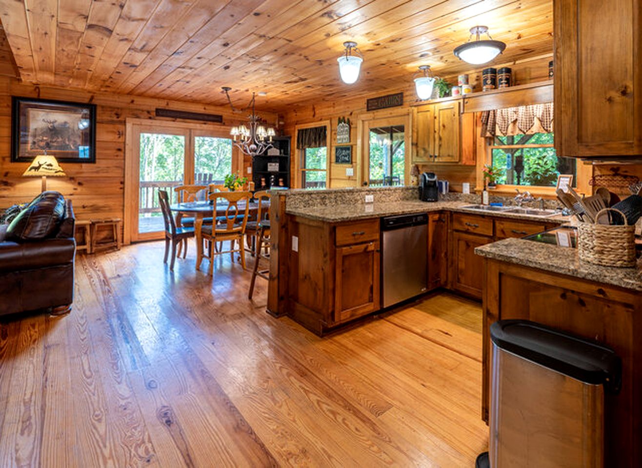 Lakeside Log Cabin in Topton, North Carolina, Perfect for Recharging your Batteries in Nature