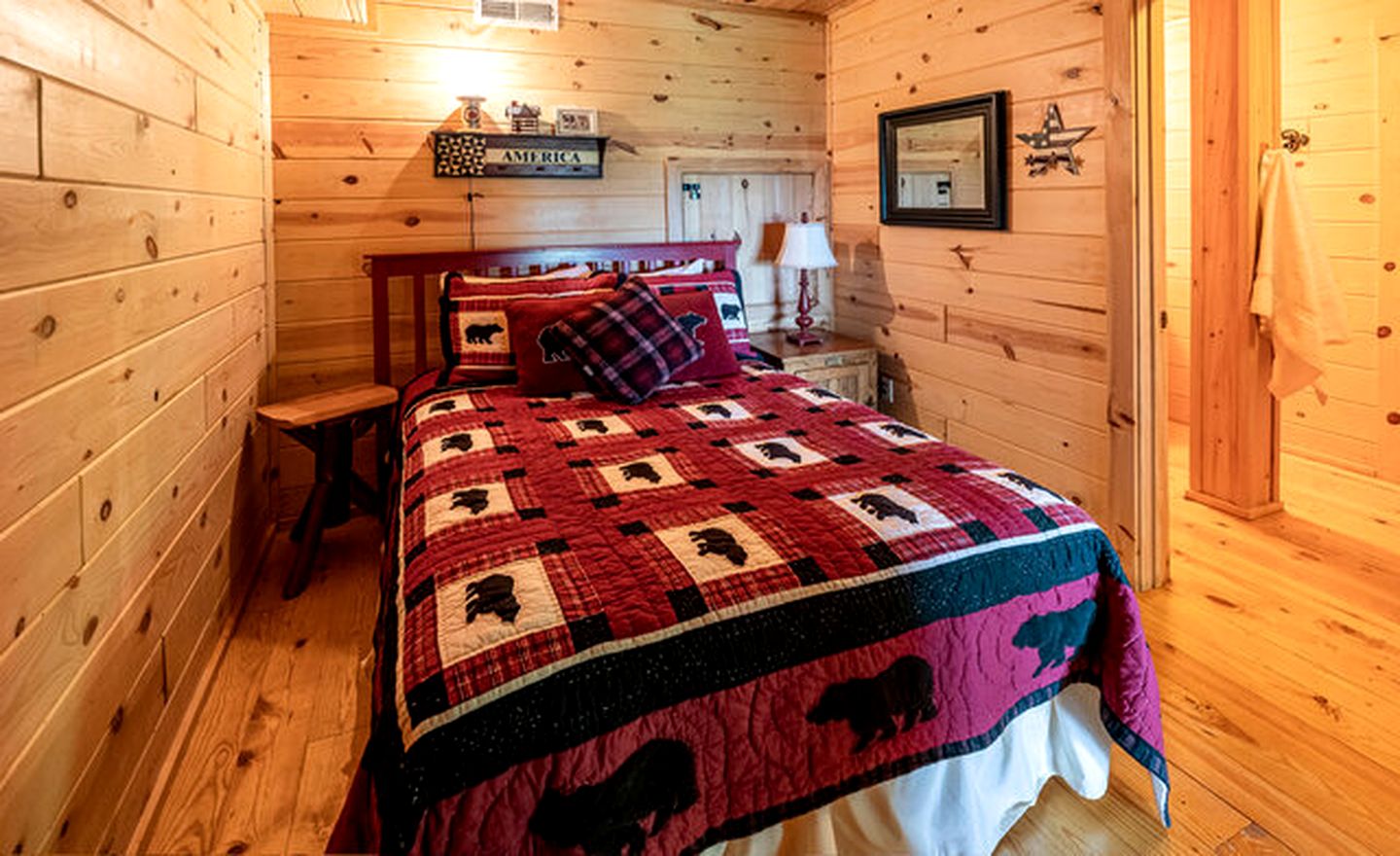 Lakeside Log Cabin in Topton, North Carolina, Perfect for Recharging your Batteries in Nature